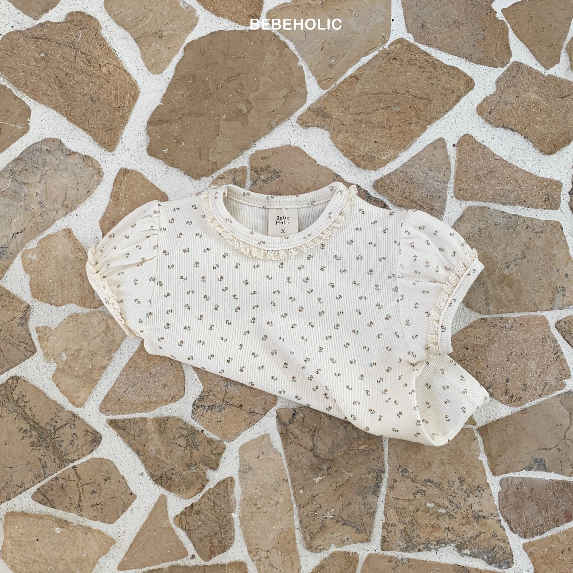 Odzież dziecięca Moda Śliczna Bawełniana Wygodna Koszulka z Krótkim Rękawem 2024 Lato Koreański Styl Luźna Dziewczynka Ubranka Dla Dzieci