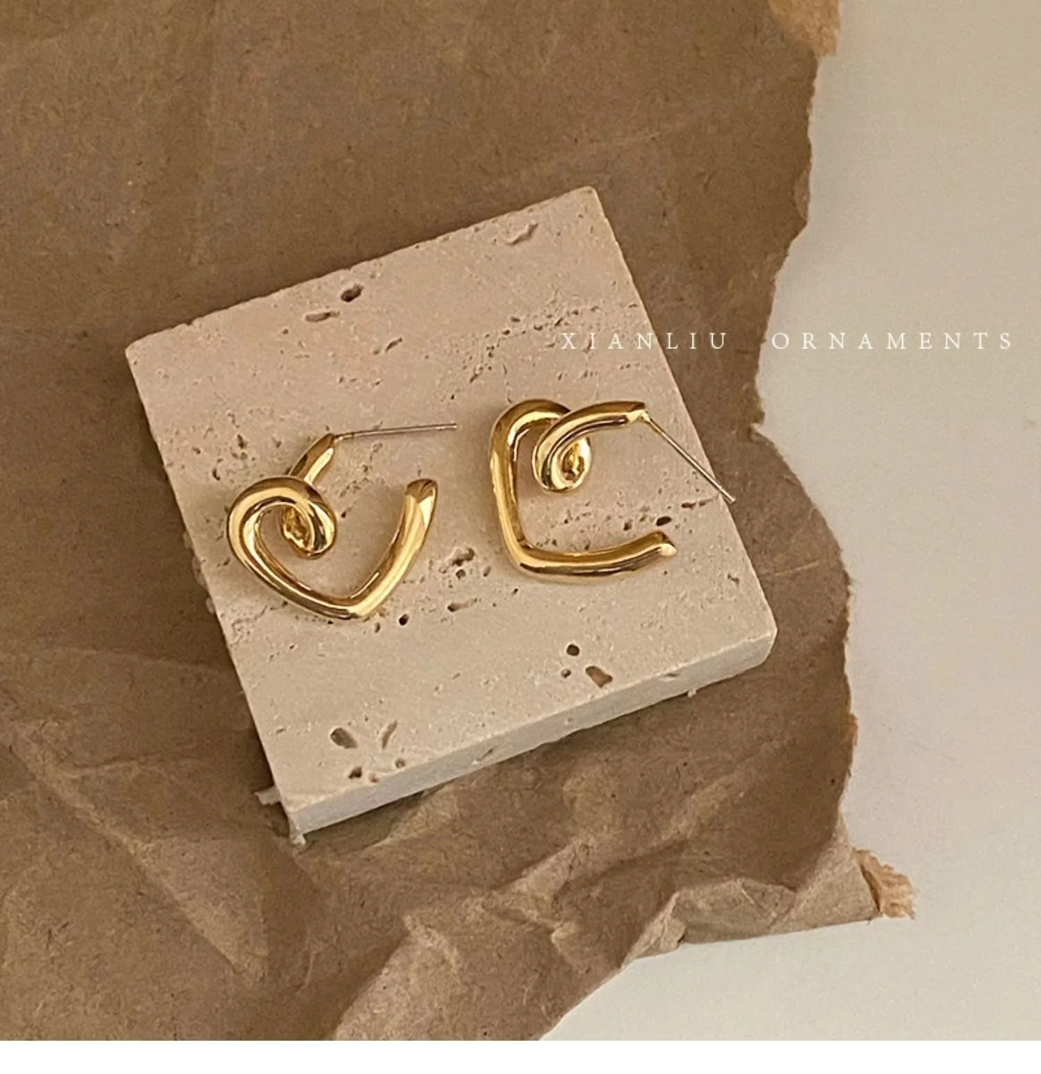 

S925 Silver Needle South Korean Fashion Simple Love Metal Earrings New Tide Minority Design Sense Cool Wind Earrings
