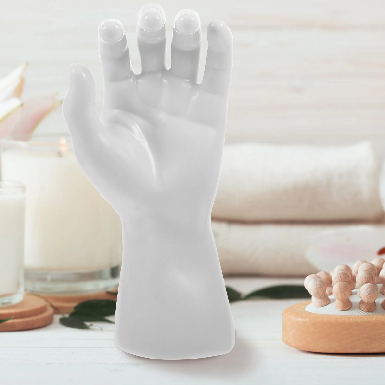 

Подставка-держатель для часов в форме руки