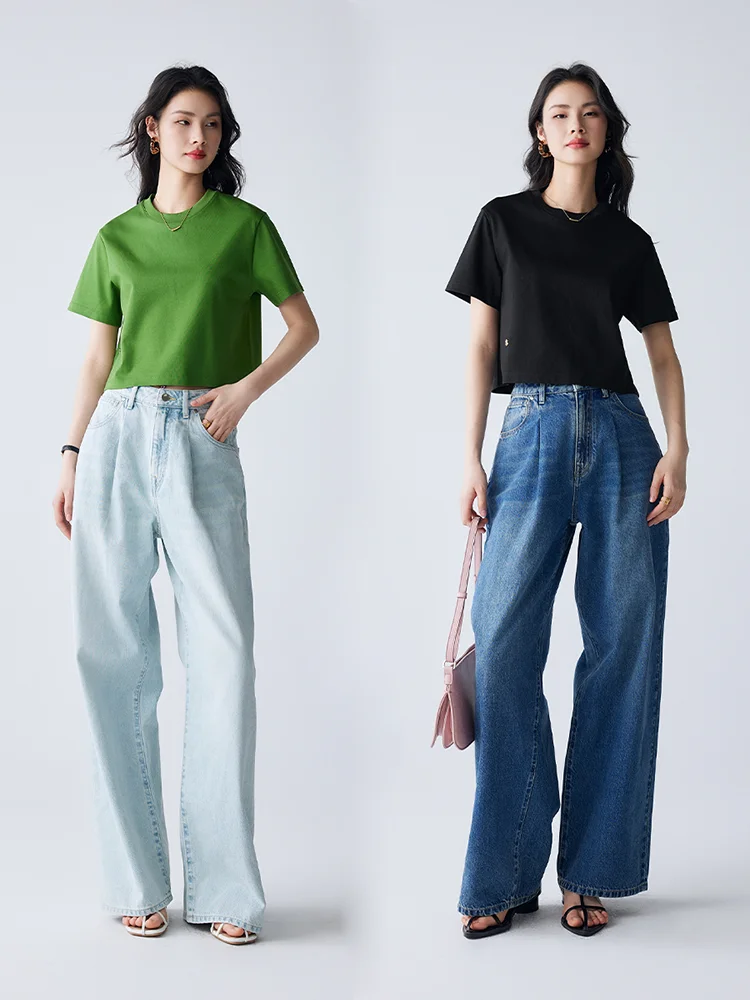 Маленькая хлопковая коробочка с золотыми пуговицами на плечах и круглым вырезом