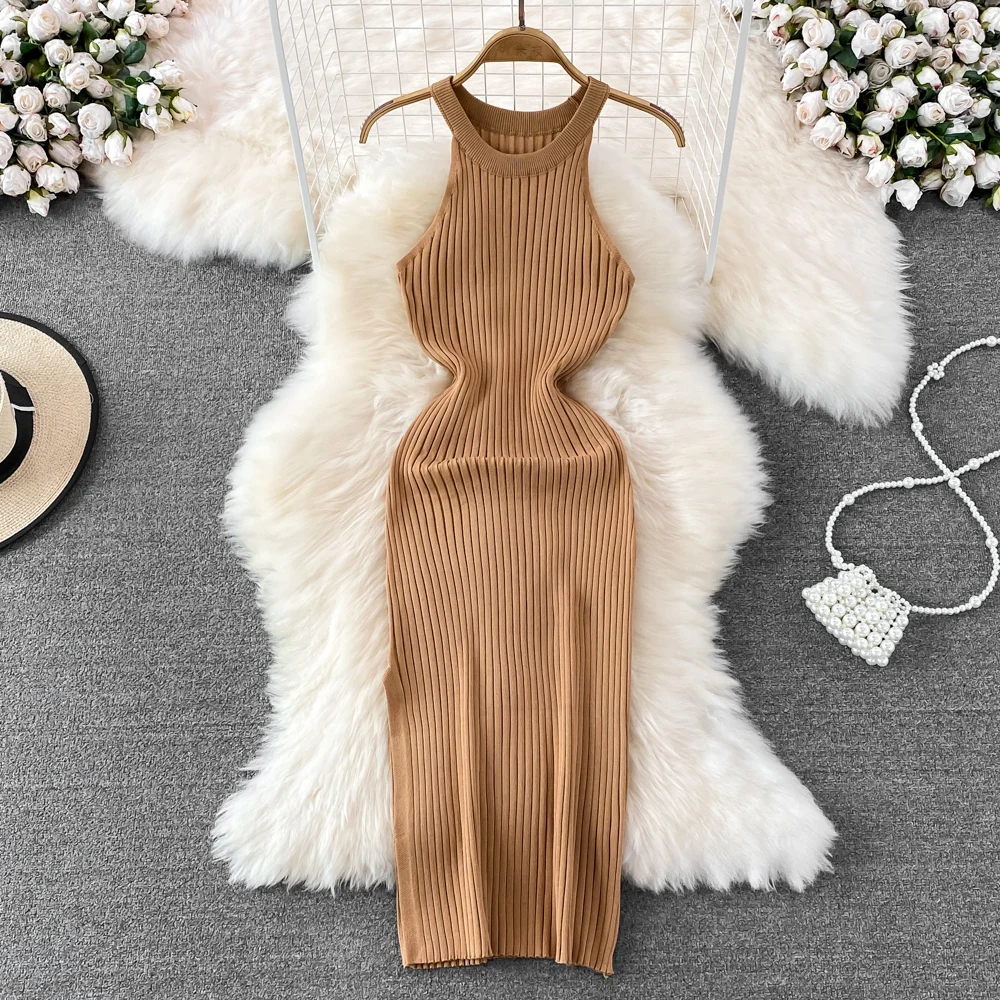 

Осенне-зимнее приталенное вязаное платье без рукавов в стиле ретро