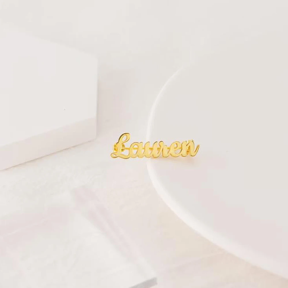 Рисунок 4 - Персонализированная брошь с именем шрифта на заказ