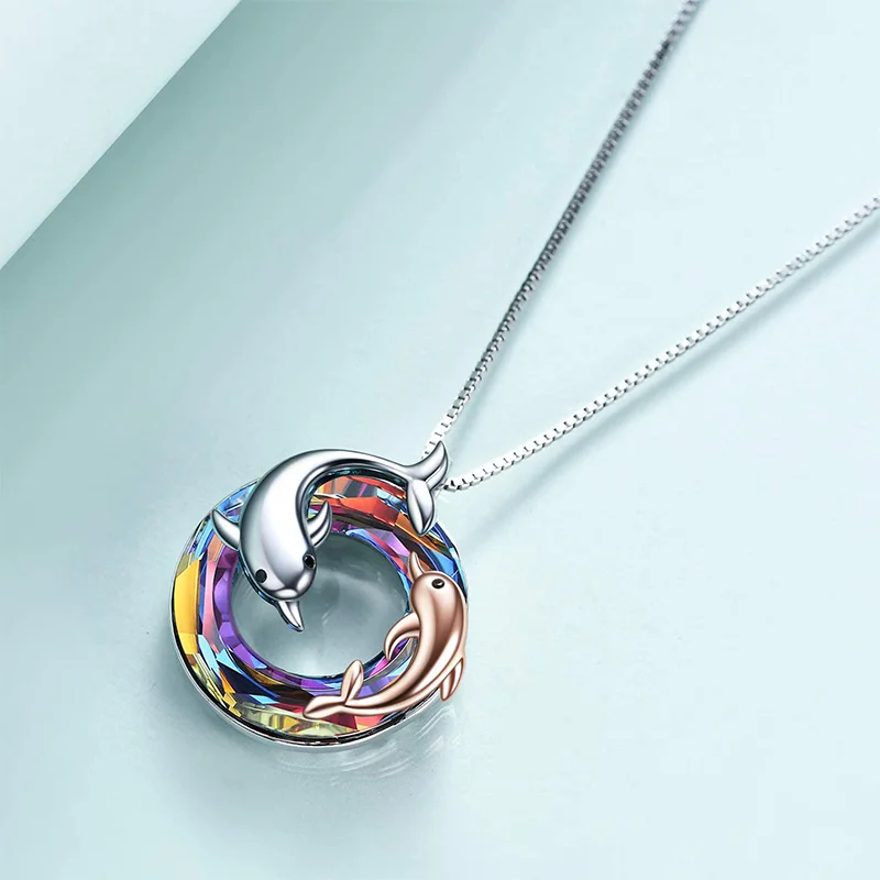 Двухцветное круглое хрустальное ожерелье с дельфином