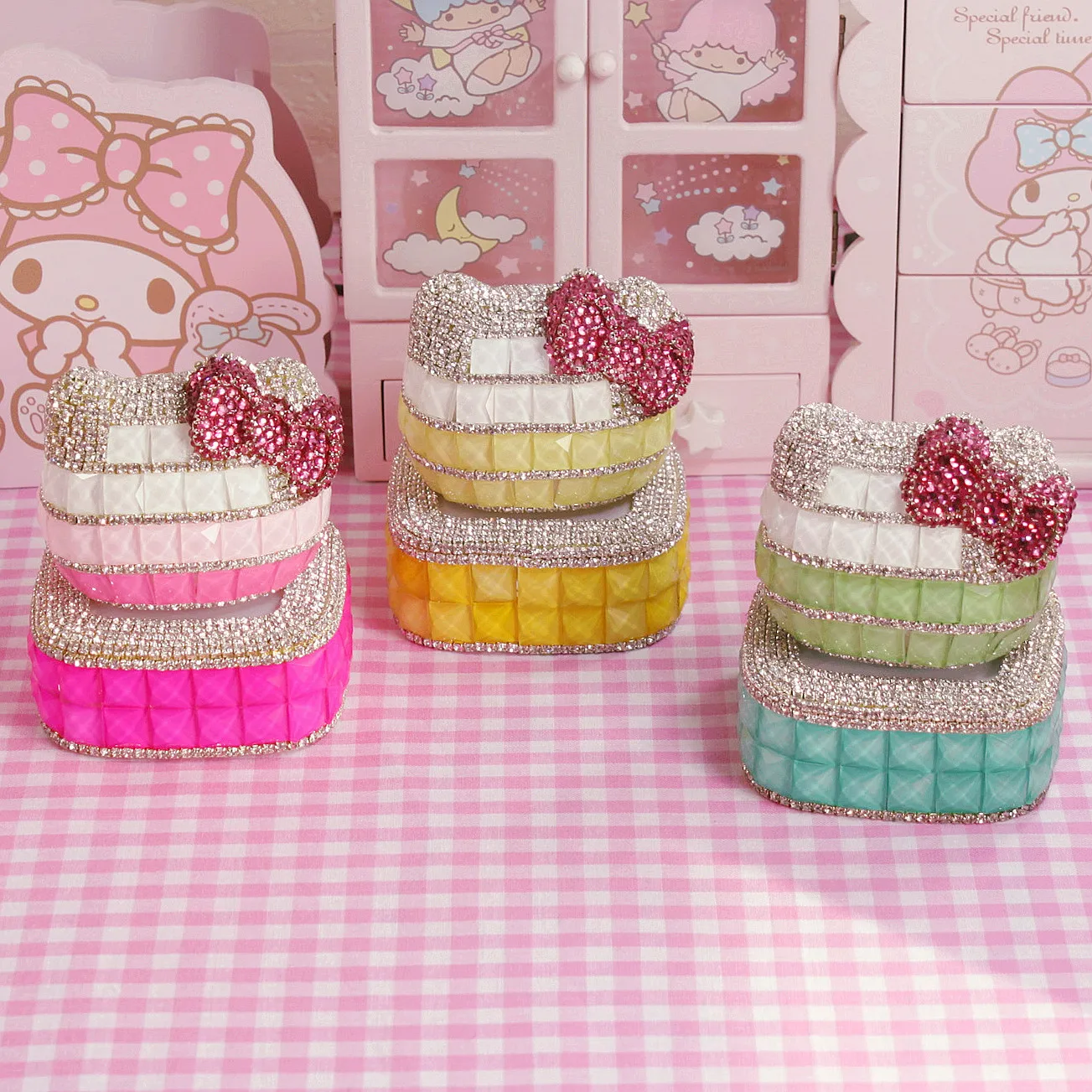 

Kawaii Hello Kitty Car Full Diamond Perfume Holder Crystal Cartoon Capsule Perfume Anime Accessories Decorations Gifts for Girls