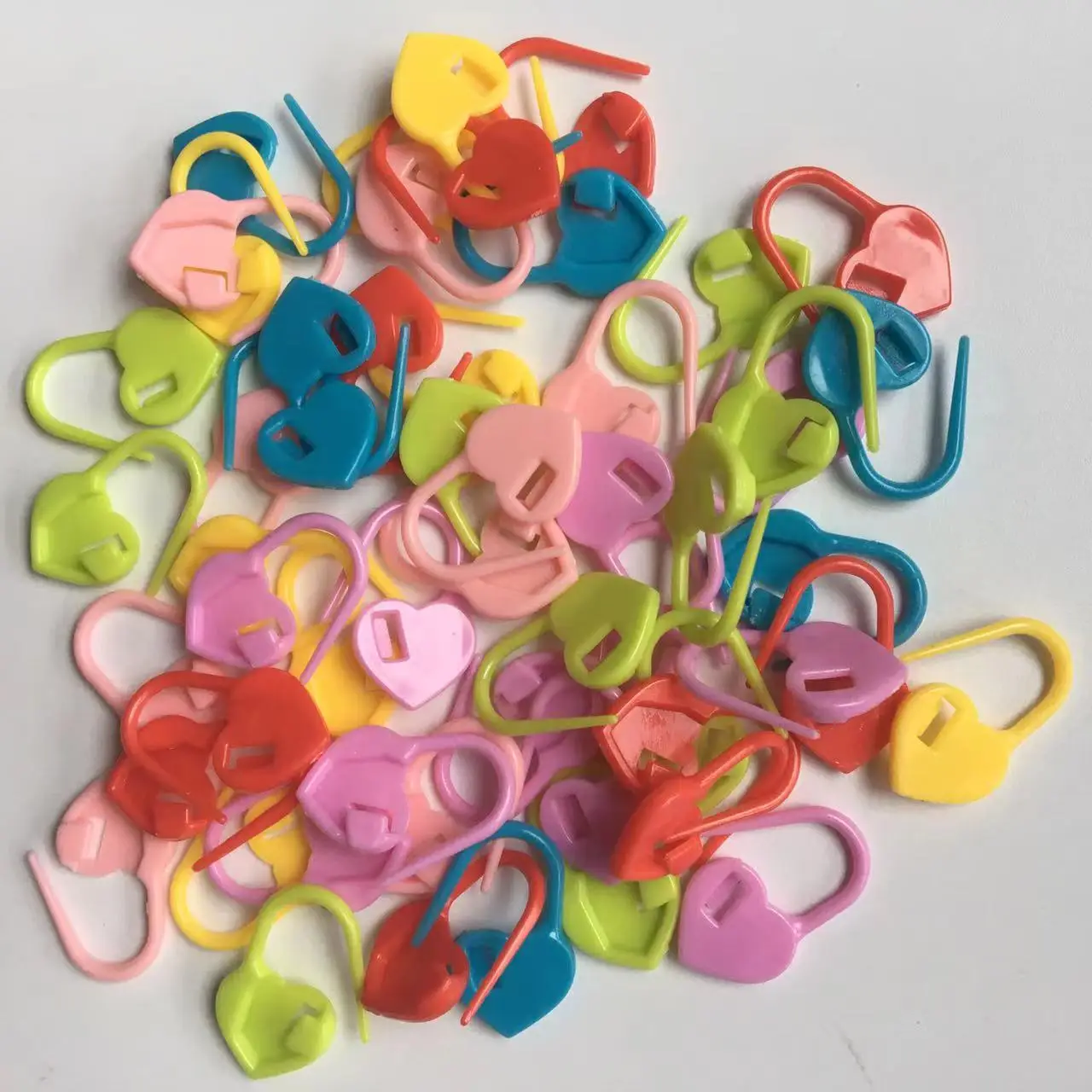 

50-500 шт. разноцветные пластиковые каучуковые маленькие зажимы, маркеры для стежков с замком, инструменты для вязания крючком с защелкой, заж...