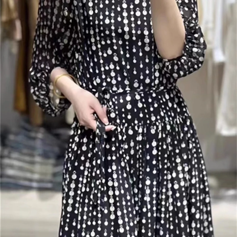 Модная новинка Европейский чёрный низ жемчужный кулон принт саржевая шелковая