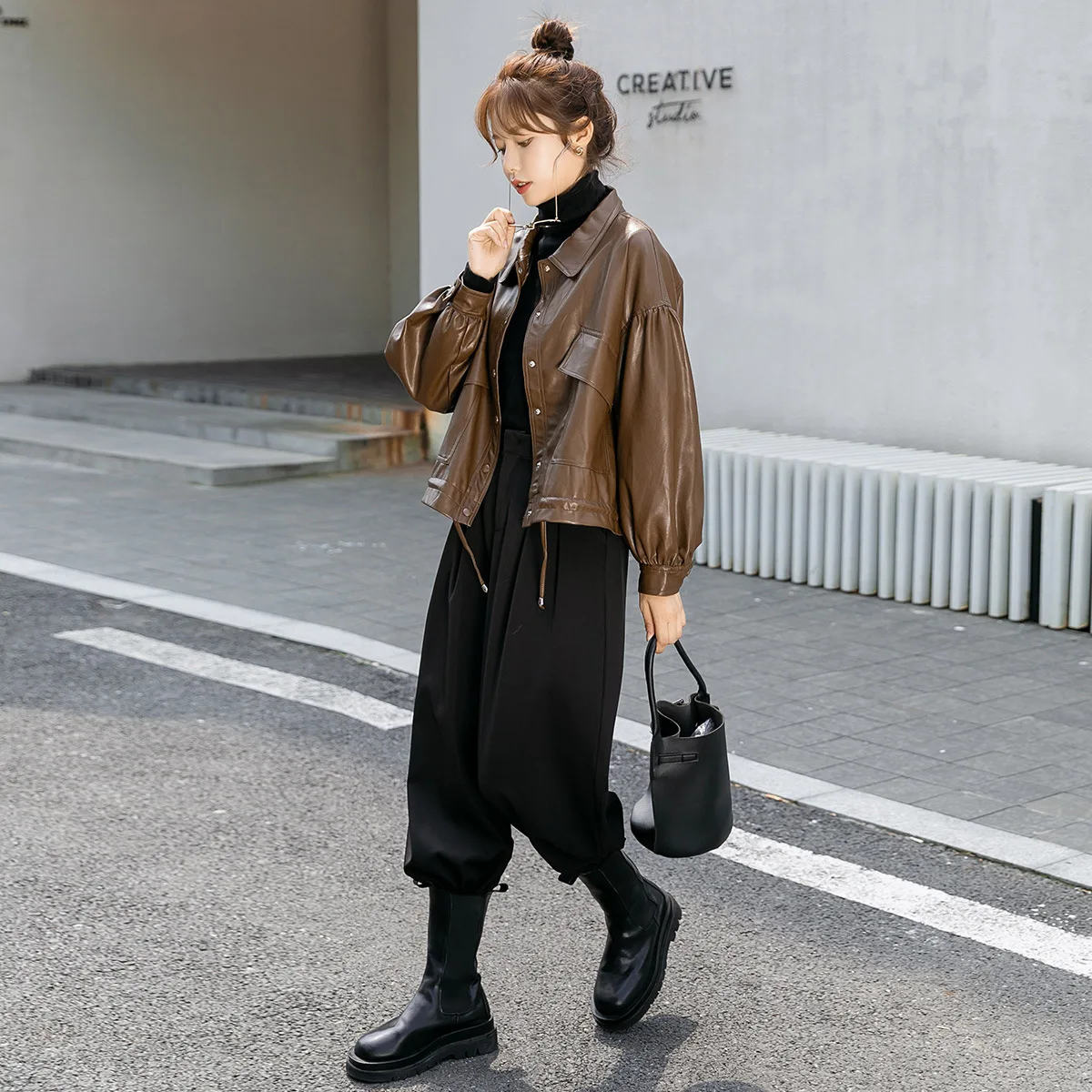 Short leather women's autumn  winter 2022 Korean fashion of long-sleeved single-breasted hooded brown loose leather women