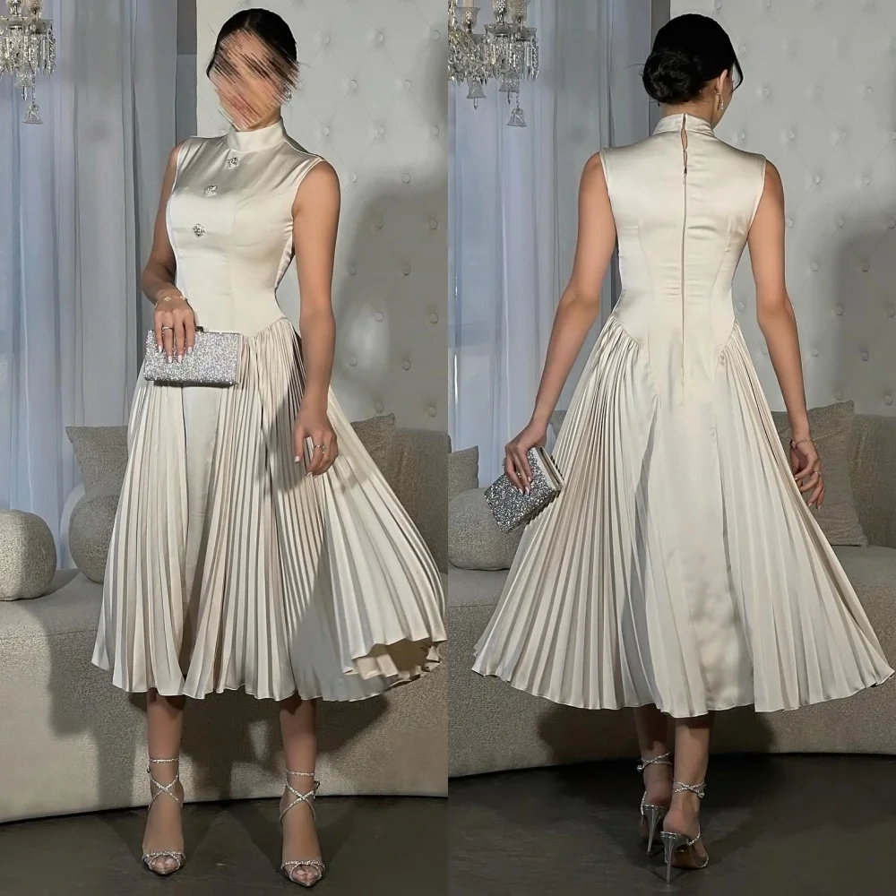 Вечернее трикотажное платье-миди с высоким воротником