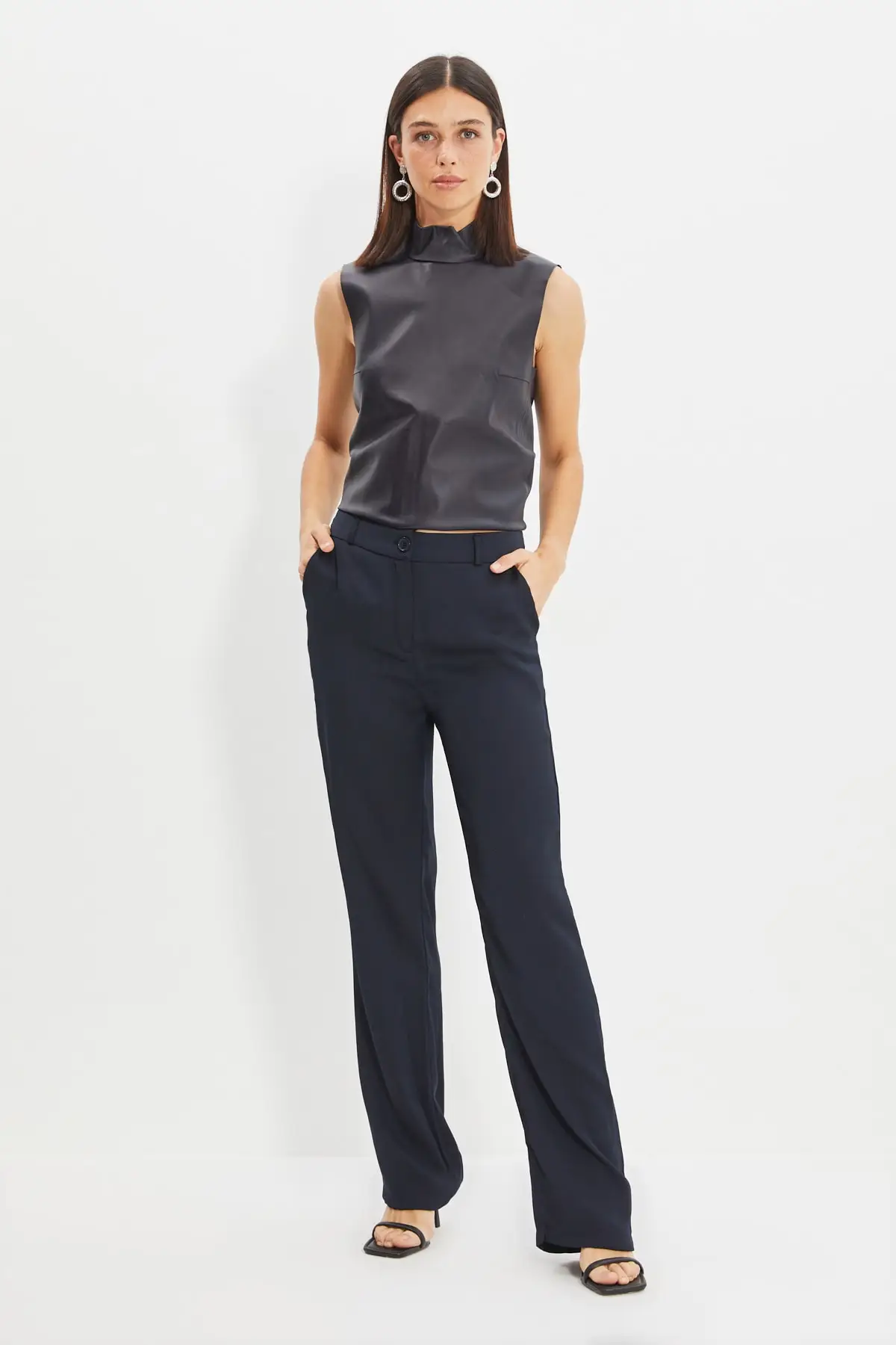

Trendyol Straight Pants TWOAW22PL0138