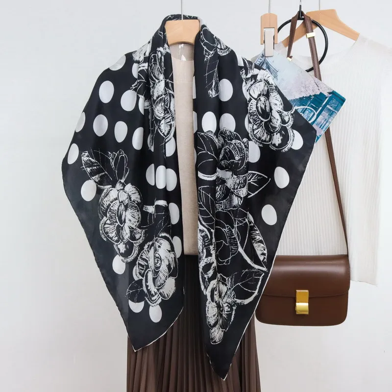 Женский шелковый шарф с принтом камелия