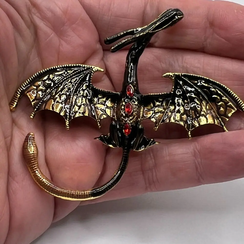 

Domineering Flying Dragon Shape Pin Brooches for Men Personality Suit Accessories Women's Vintage Brooch Exaggerated Animal Pins