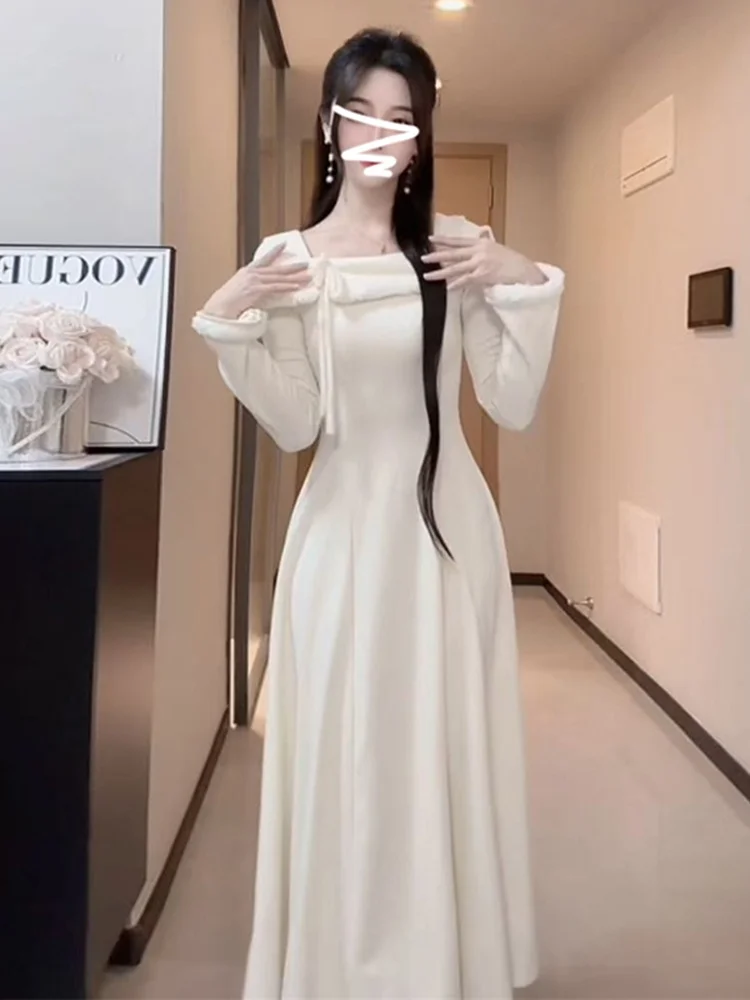 Элегантное трикотажное платье с квадратным воротником во французском стиле