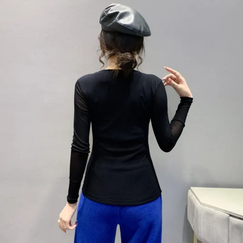 Женская футболка с V-образным вырезом черная синяя леопардовая