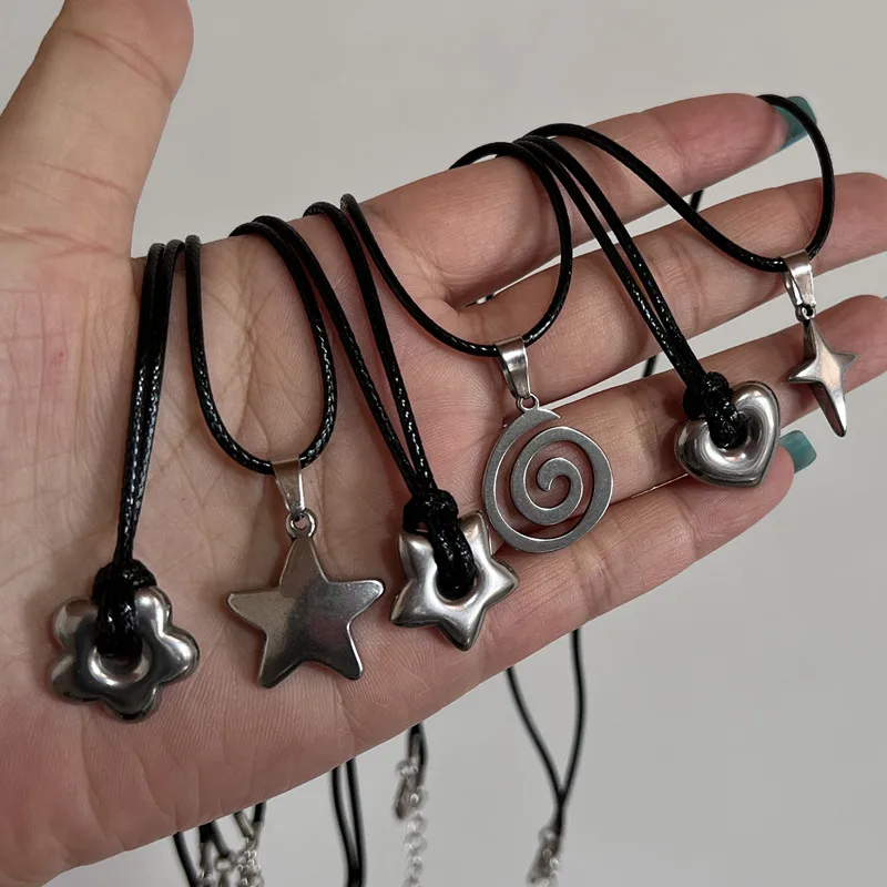 Nowa koreańska moda Hollow Titanium Steel Star Pentagram Naszyjnik dla kobiet Mężczyźni Czarny łańcuch linowy Choker Y2k Biżuteria imprezowa