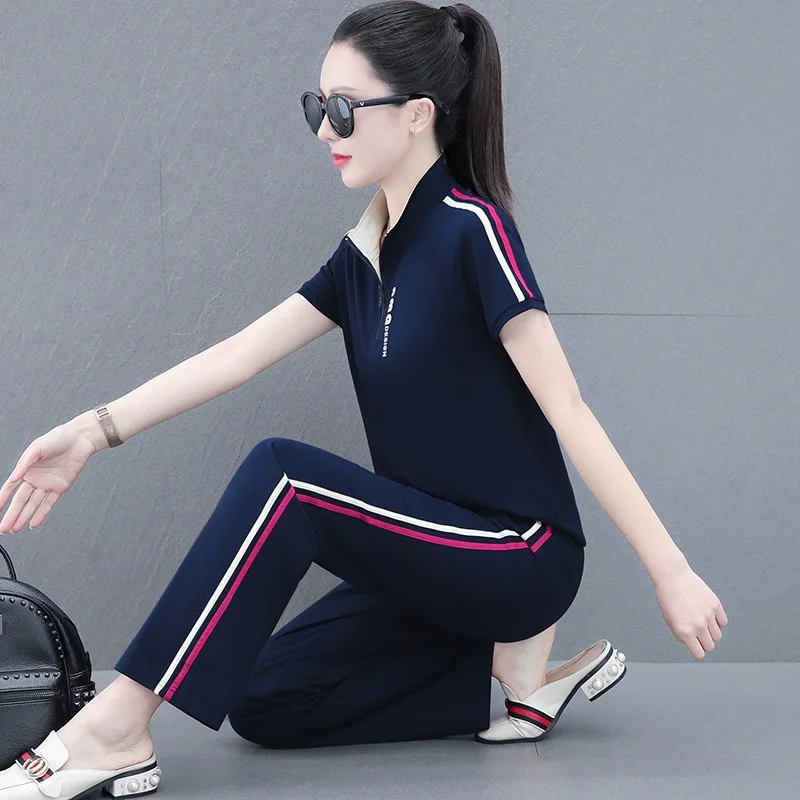 Повседневный комплект из двух предметов для женщин среднего возраста тонкий