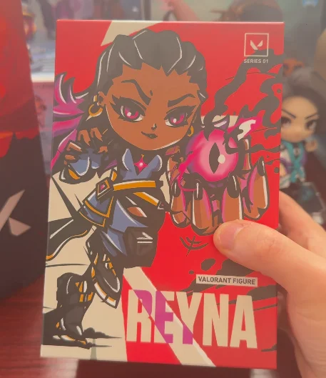 Фото Коллекционная фигурка Valorant Chibi Reyna, игровая атрибутика, ПВХ-фигурка, украшение для рабочего стола, для взрослых фанатов игр, для коллекции и демонстрации №3