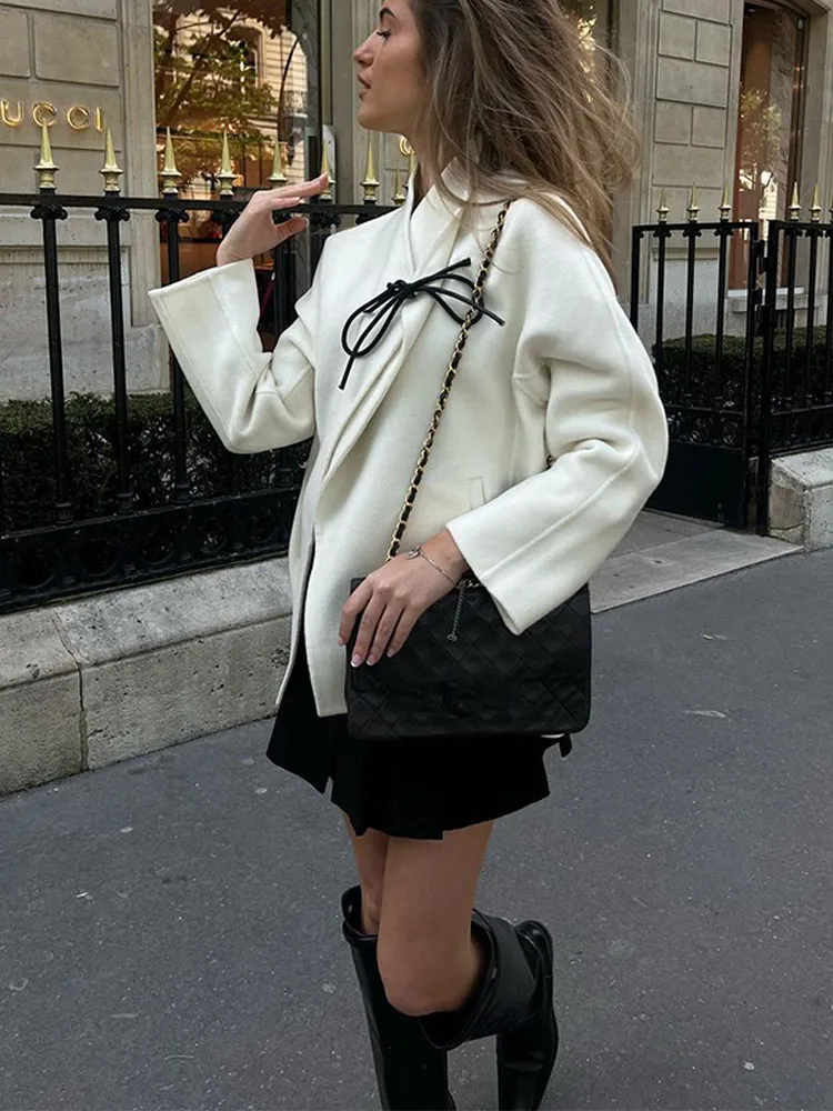 Женское твидовое пальто с бантом элегантное однотонное белое длинными рукавами