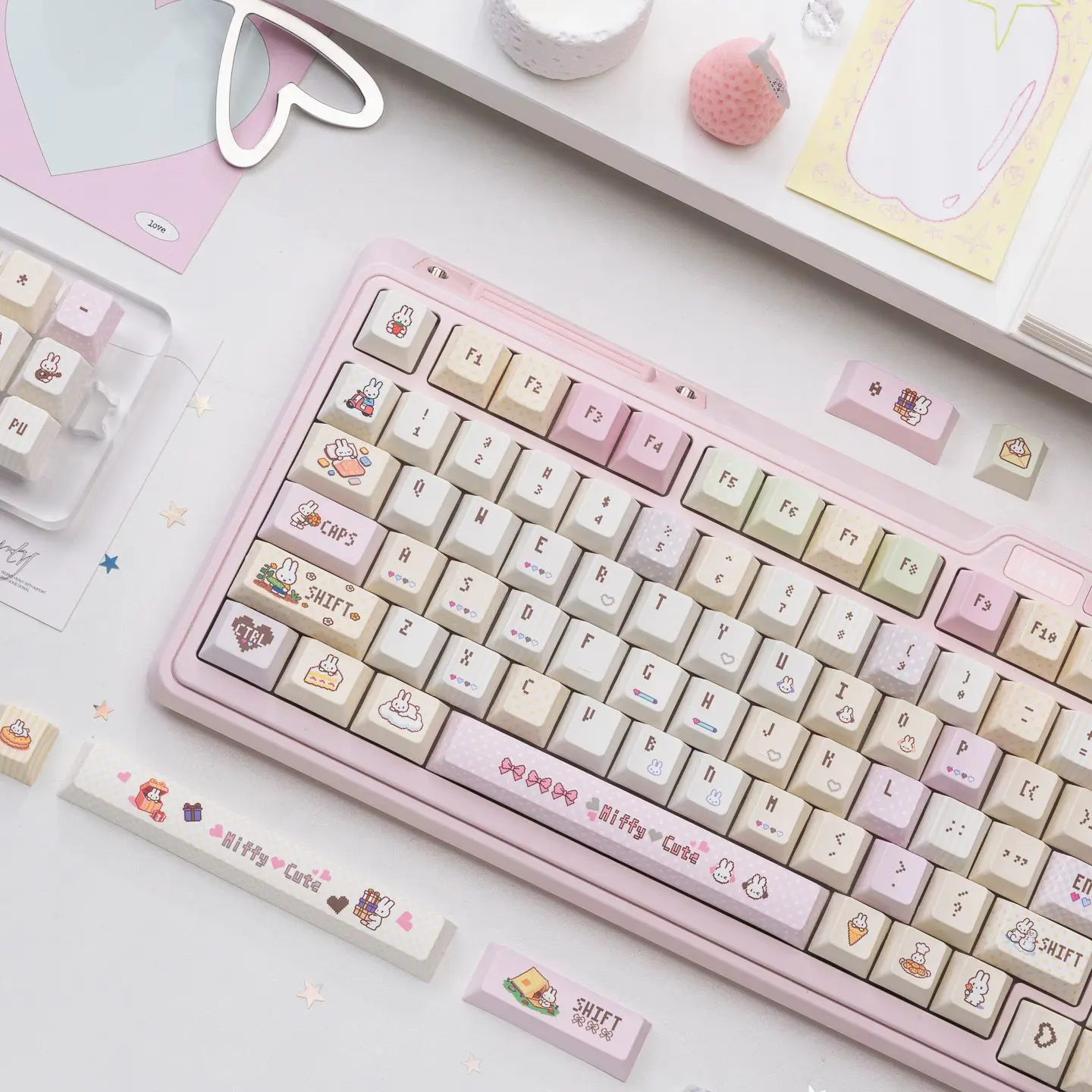 Фото Колпачки для клавиш Pixel Miffy Cute Keycaps PBT, пятисторонняя сублимационная печать, профиль OEM, сменные колпачки для механической клавиатуры, мультяшные, кавайные, милые №1