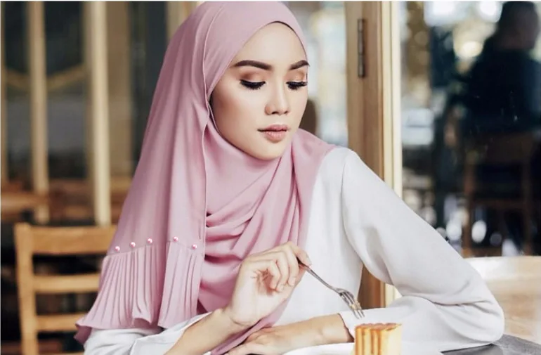 Women's Spring and Summer Muslim Pearl Chiffon Shirring Women's Gauze Solid Nailed Pearl Wrinkle Splice Tissue