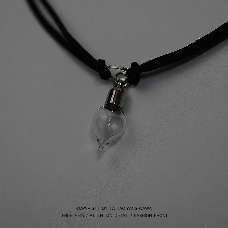 

I'm bored. What do you want in there! It can twist open! necklace