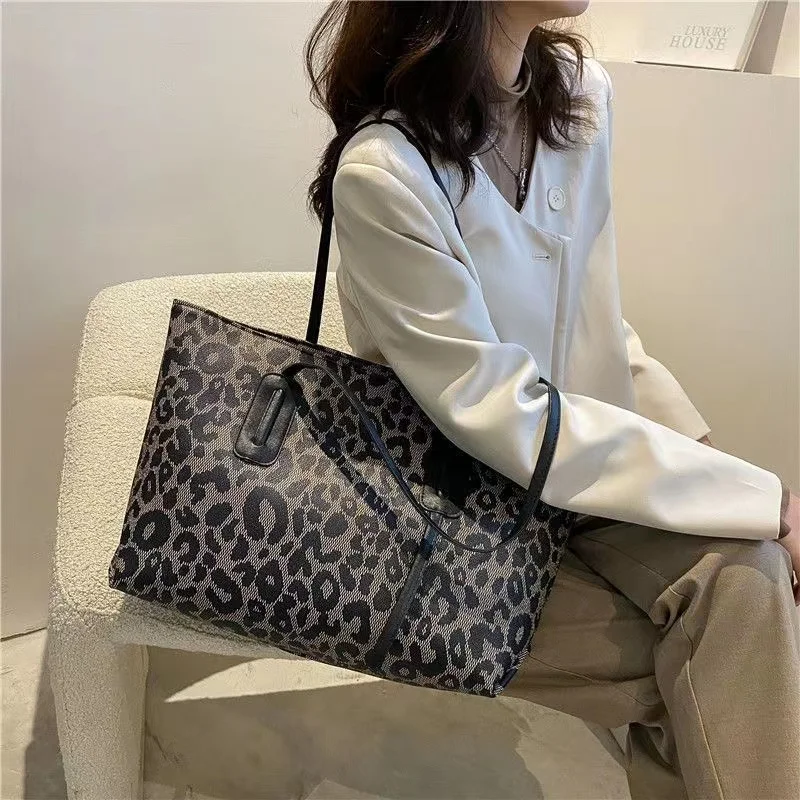 

Women's Bag Leopard Print Large Size Handbag Women's New Vintage Large Capacity Shoulder Bag Trendy Texture Commuter Handbag