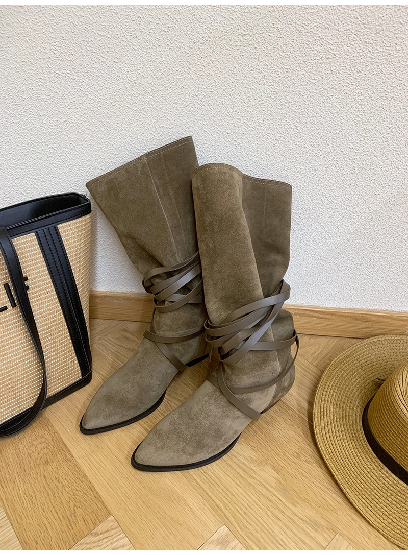 

2023 Замшевые женские сапоги до середины икры на низком каблуке с острым носком