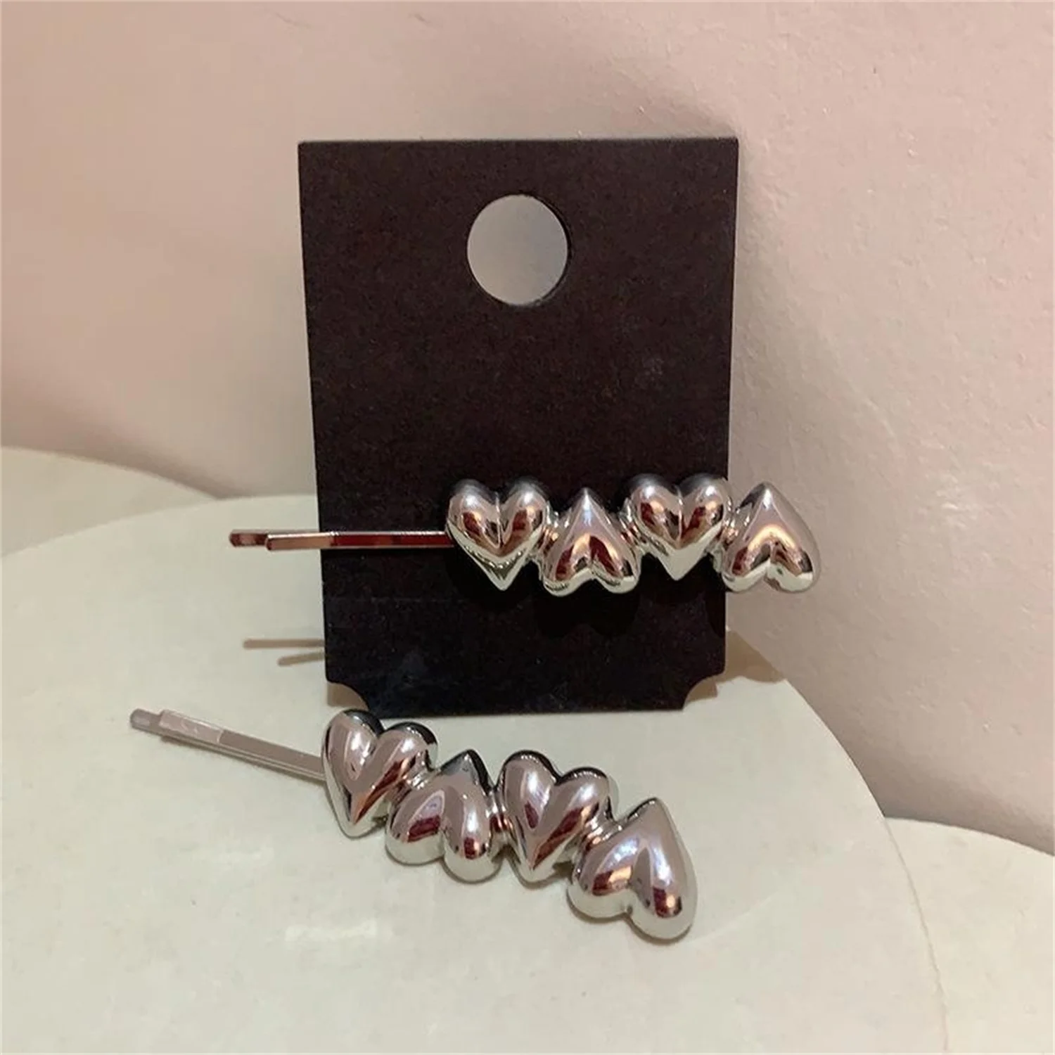 

Y2K silver heart Hair Clips Hair Accessories 2023 New Harajuku Hot Girls Hair Pins for Women Egirl Sweet Cute Jewelry 1/2Pcs