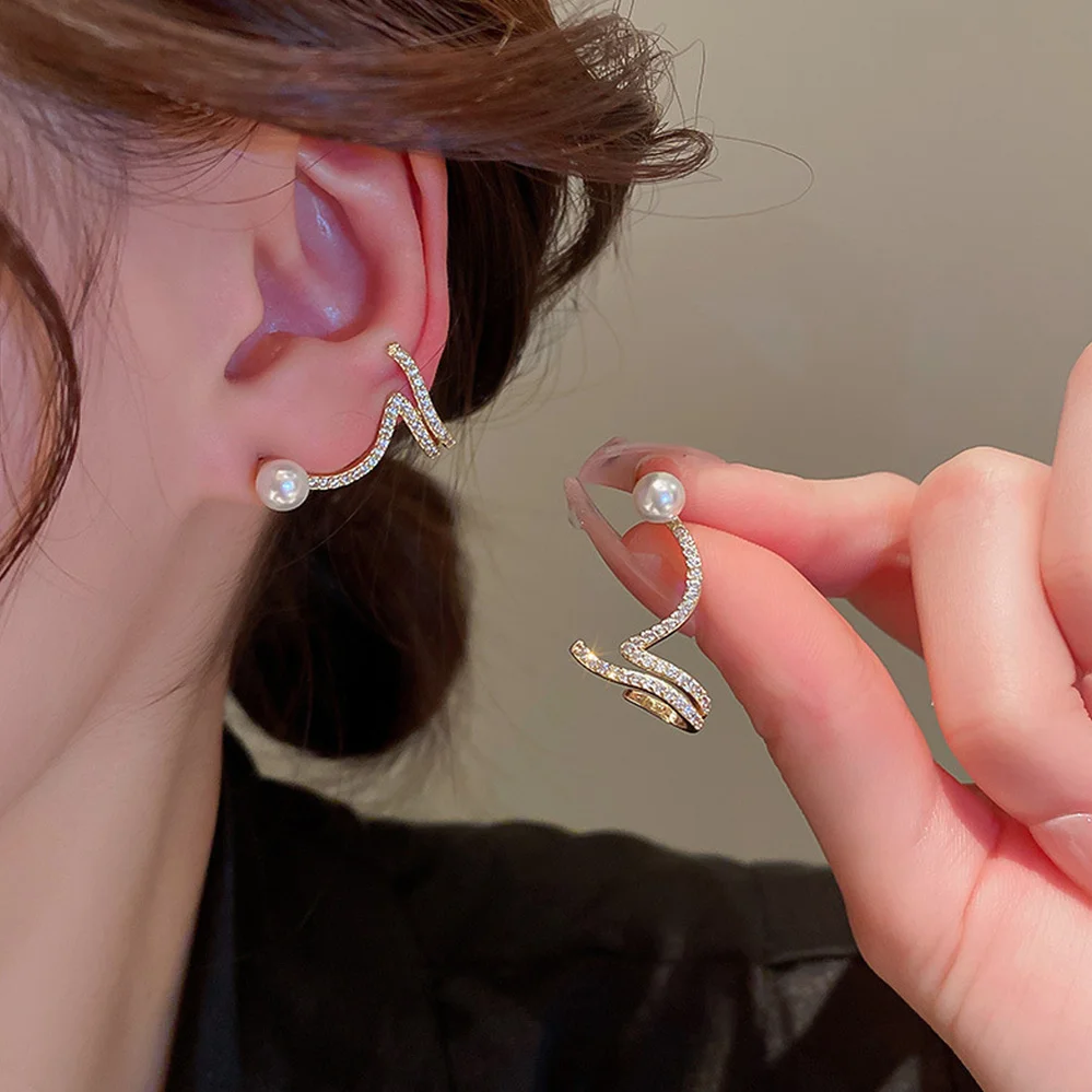 

Fashion Pearl Snake Earrings for Women S925 Shiny Inlaid Zircon Wavy Ear Stud Clips Charm Girl Trend Ear Cuff Party Jewelry Gift