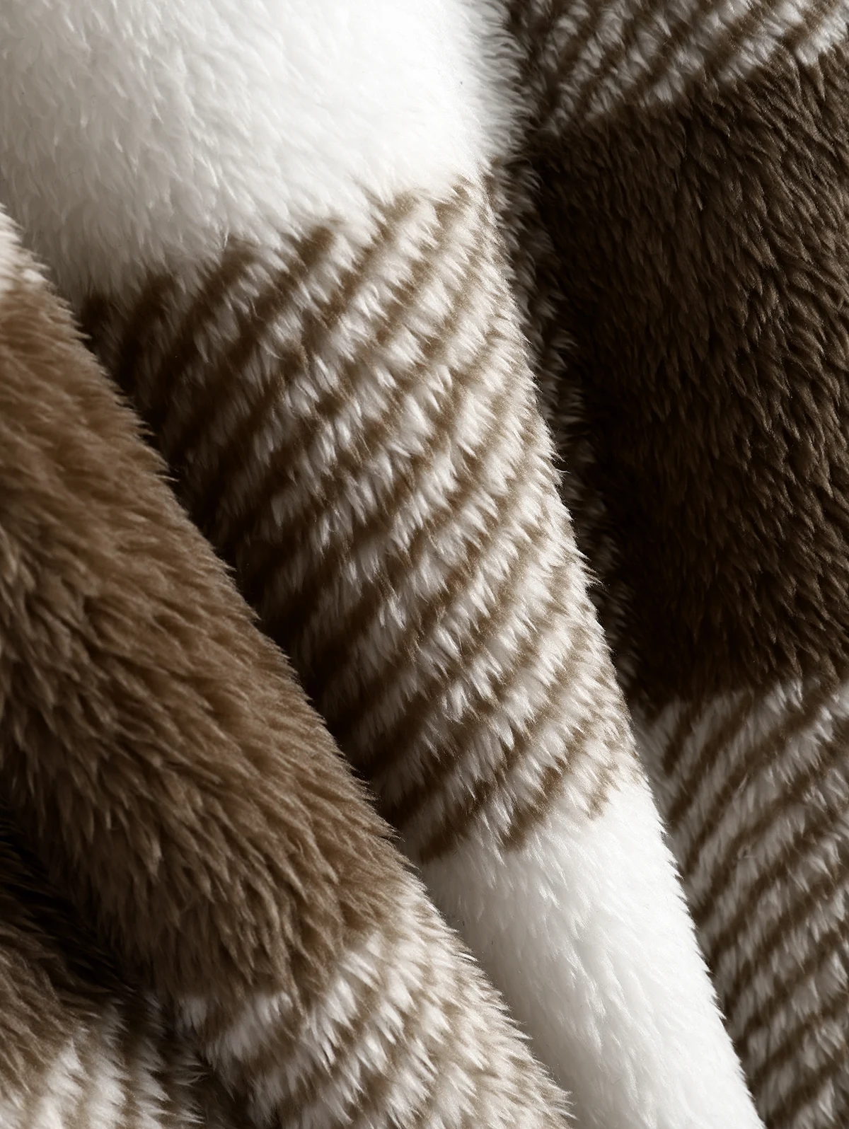 Термокуртка мужская из искусственного меха с капюшоном на пуговицах