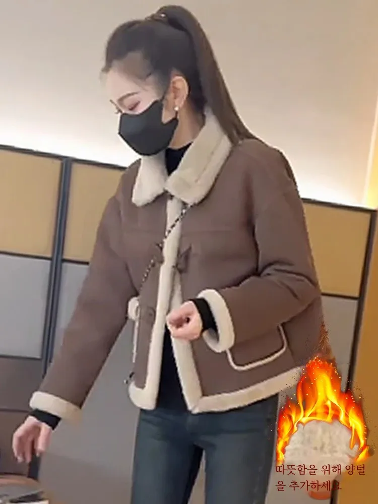 Женское короткое пальто на толстом меху флисовой подкладке осень-зима 2024 новый