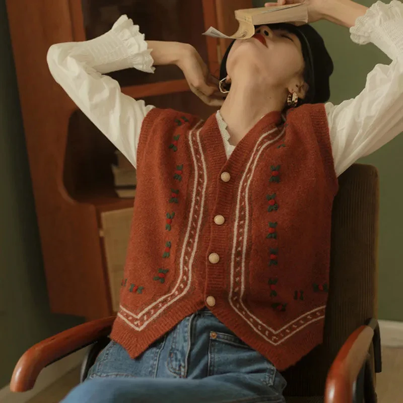 Женский трикотажный жилет с V-образным вырезом вышивкой