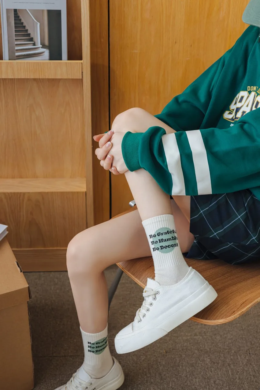 Casual New 2023 Mid-Tube Cotton Socks for Women 5 Pairs Fashion Letter High-Quality White Cotton Socks Spring Autumn Sports Sock