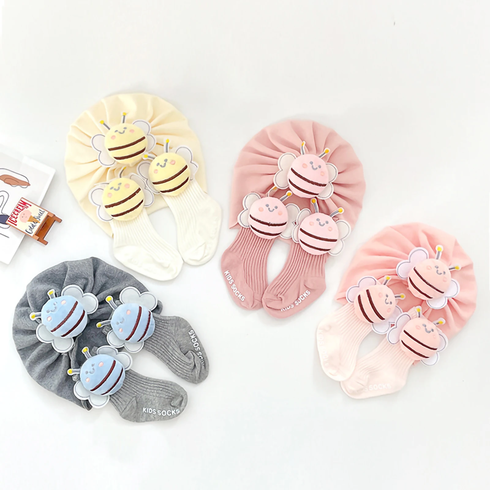 

Fall Winter Baby Girl Turban Hat Socks New Fashion Cute Lovely Cartoon Bee Patchwork Solid Soft Warm Newborn Boys Gift