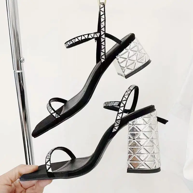 

2022 Newly Black Summer Sandals High Heeled 5.5cm 9.5cm Heeled Square Toed Designer Ankle Strap Dress Party Cocktail Shoes