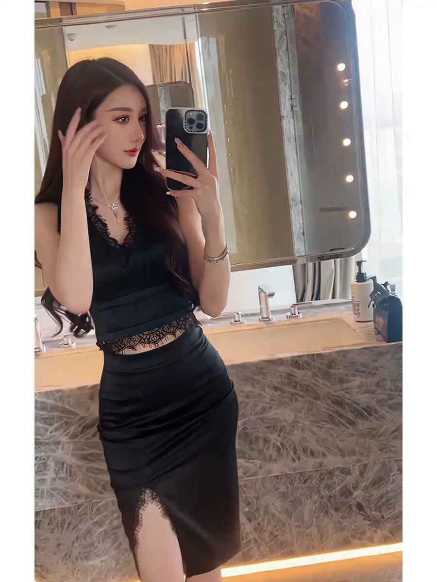 Young Sle Fashion Set Design Sense Lace V-neck Sleeveless Short Jacket + High Waist Split Sheath Skirt |