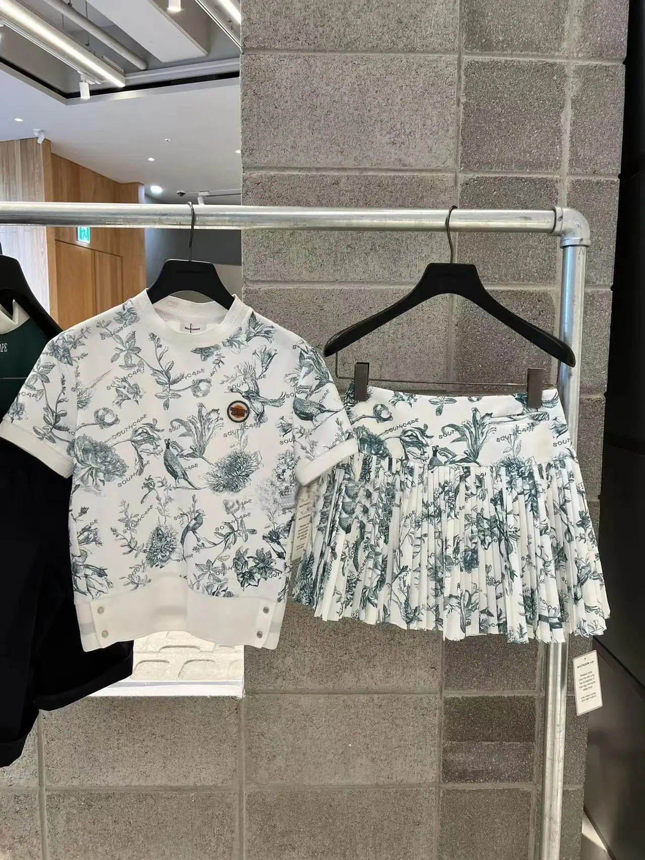 SouthCape Golf Women's Clonthing Set 2023 NEW Summer Sports Fashion short  Pleated Skirt Outdoor Breathable T-shirt Top