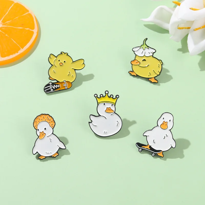 

Cute Yellow Duckling Enamel Brooch Duck Mother Untitled Goose Skateboard Crown Fun Metal Badge Costume Lapel Pin Jewelry
