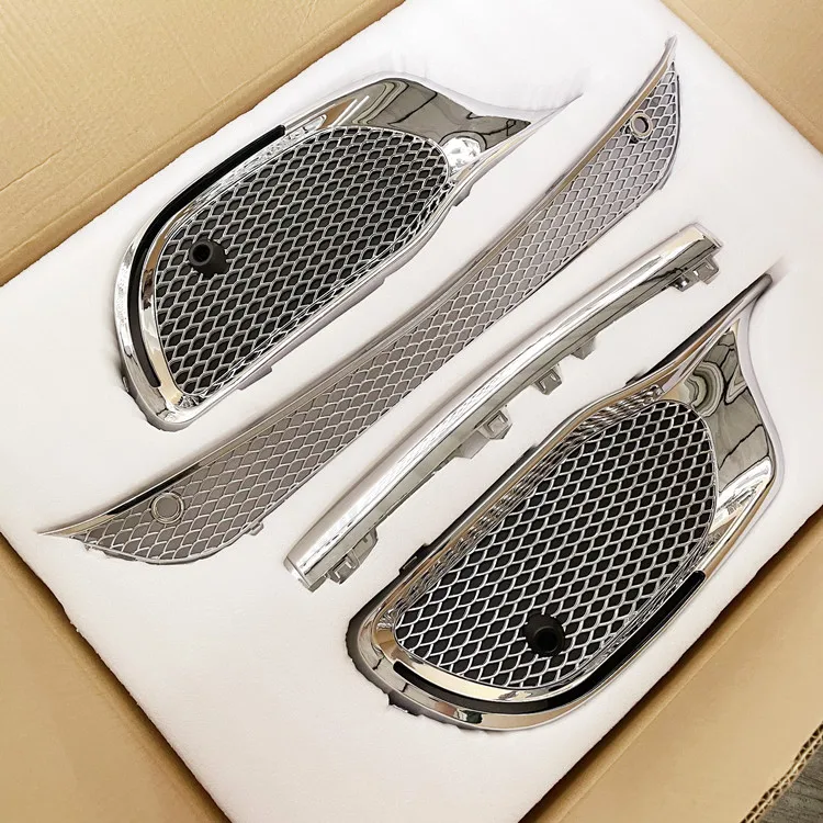 Модифицированная передняя решетка Maybach с яркими полосками и передней решеткой