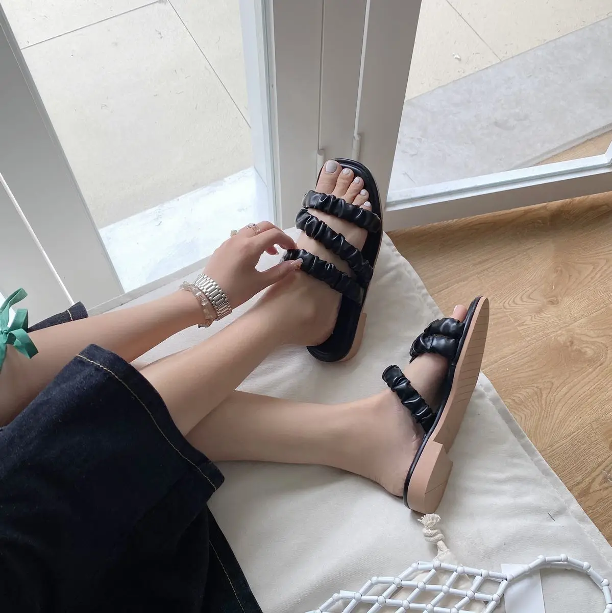 2022 Spring/Summer Ladies Flat Cloud Slippers For Outdoor Wear Sandals With Thick Soft Soles Beach Antiskid Women“s Shoes