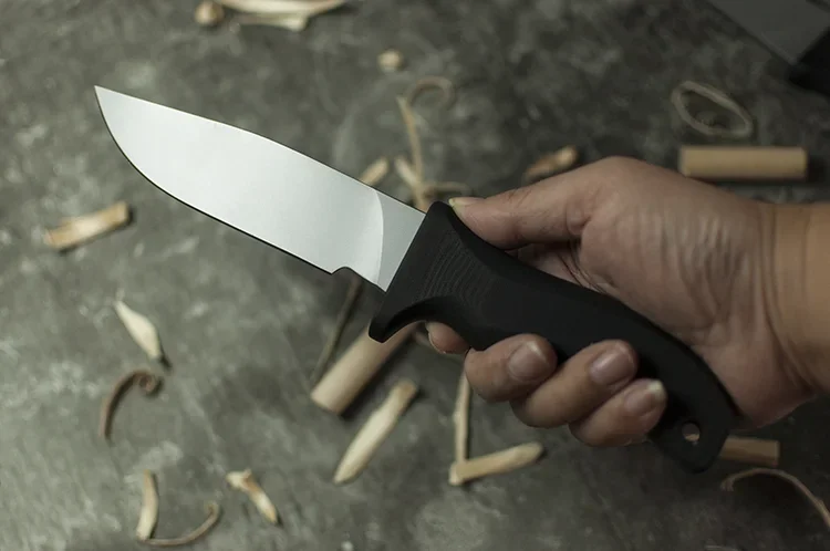 Стальной нож с фиксированным лезвием G10
