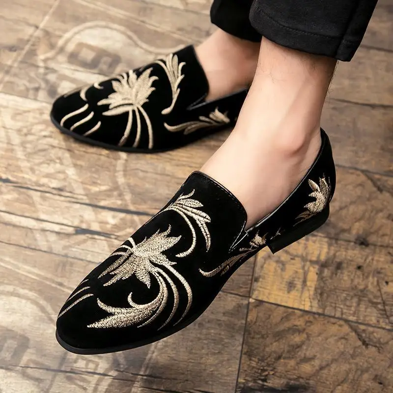 

Spring and autumn new Korean version fashion suede embroidered men's shoes British casual one pedal hair stylist pointed leather