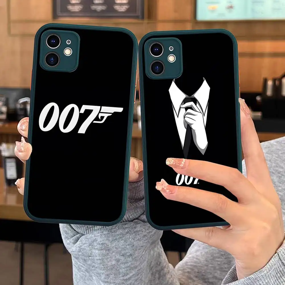 Фото Классический чехол для телефона с изображением Джеймса Бонда 007 для iPhone 16 15 14 13 12 11 Pro Max X XS MAX Plus, полупрозрачный черный №3
