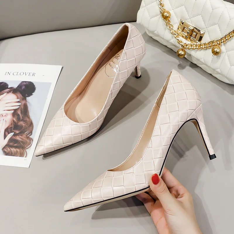 

Женские туфли-лодочки на высоком каблуке 7 см