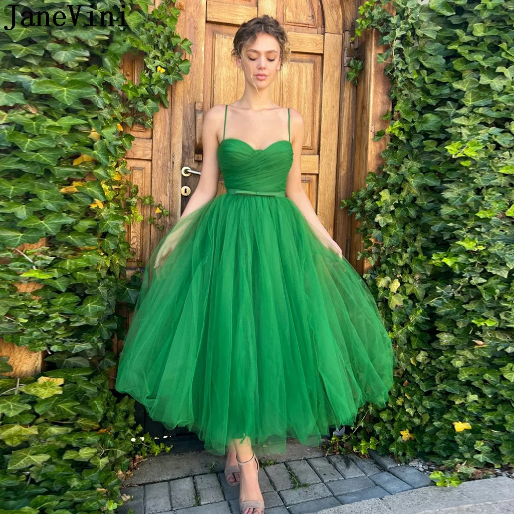 

Женское платье на тонких бретельках, с поясом, до щиколотки