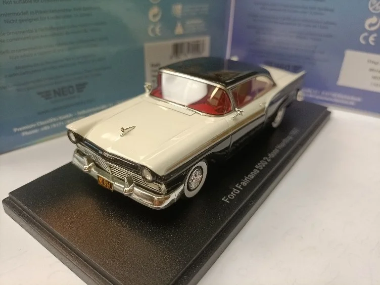 

1/43 Resin Simulation Car Model Neo Ford Hardtop Two Door Classic Car Fairlane 500 1957 High End Collection Set Gift