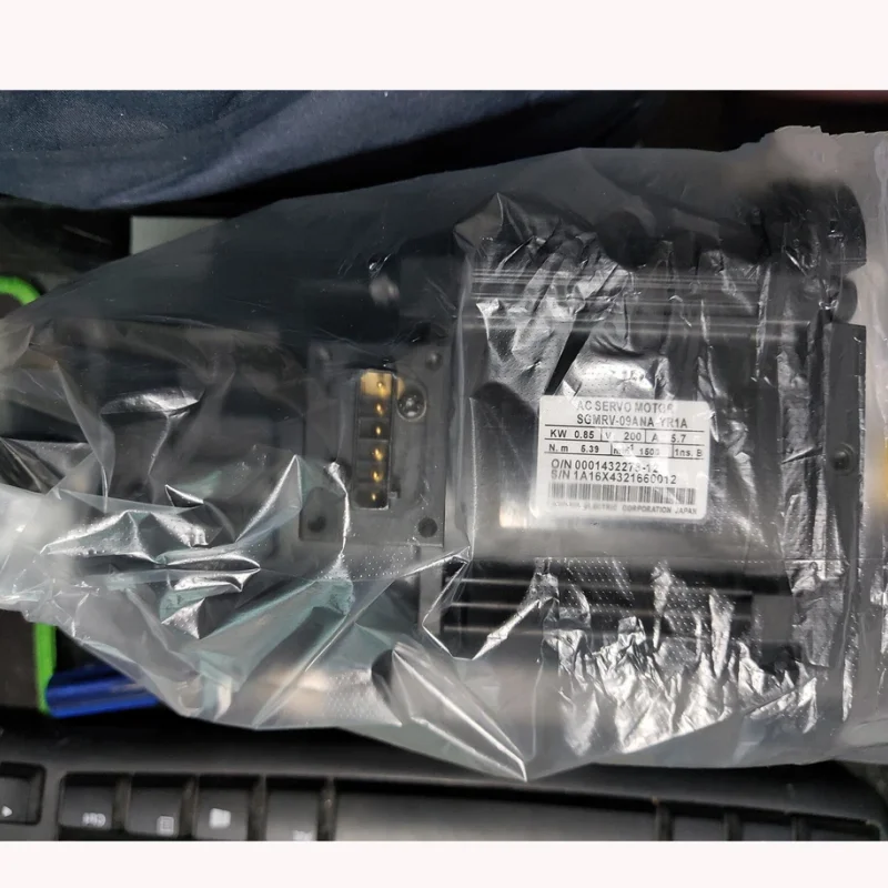 Фото SGMGH-20ACB61 SGMPH-15A1A61 SGMRV-09ANA-YR1A Серводвигатель Ускоренная доставка Совершенно новый серводвигатель №1