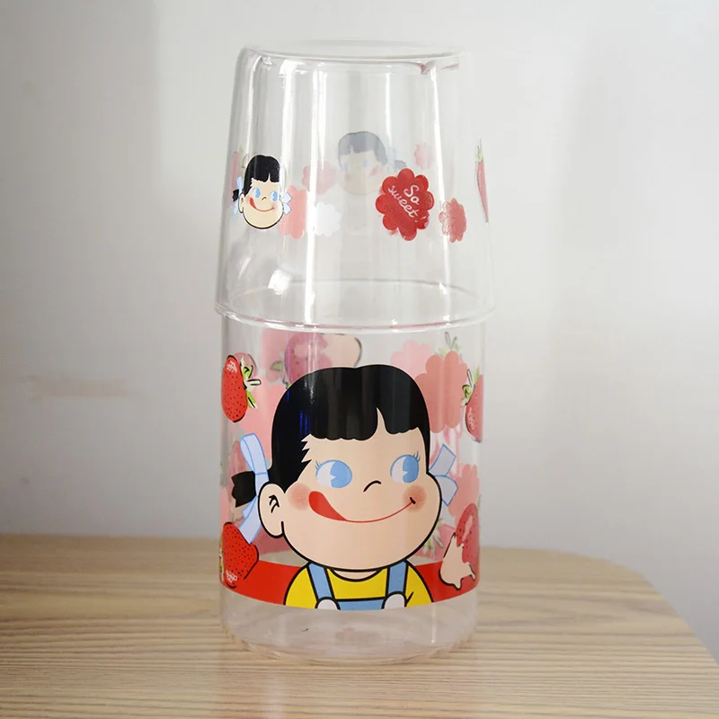 Простой и милый набор чашек для завтрака с молочной улыбающейся сестрой