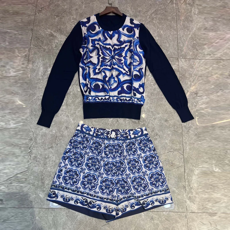 

Женский шерстяной костюм RoosaRosee, красный костюм из двух предметов, Топ с длинным рукавом и шорты с китайским принтом синего и белого цветов, ...