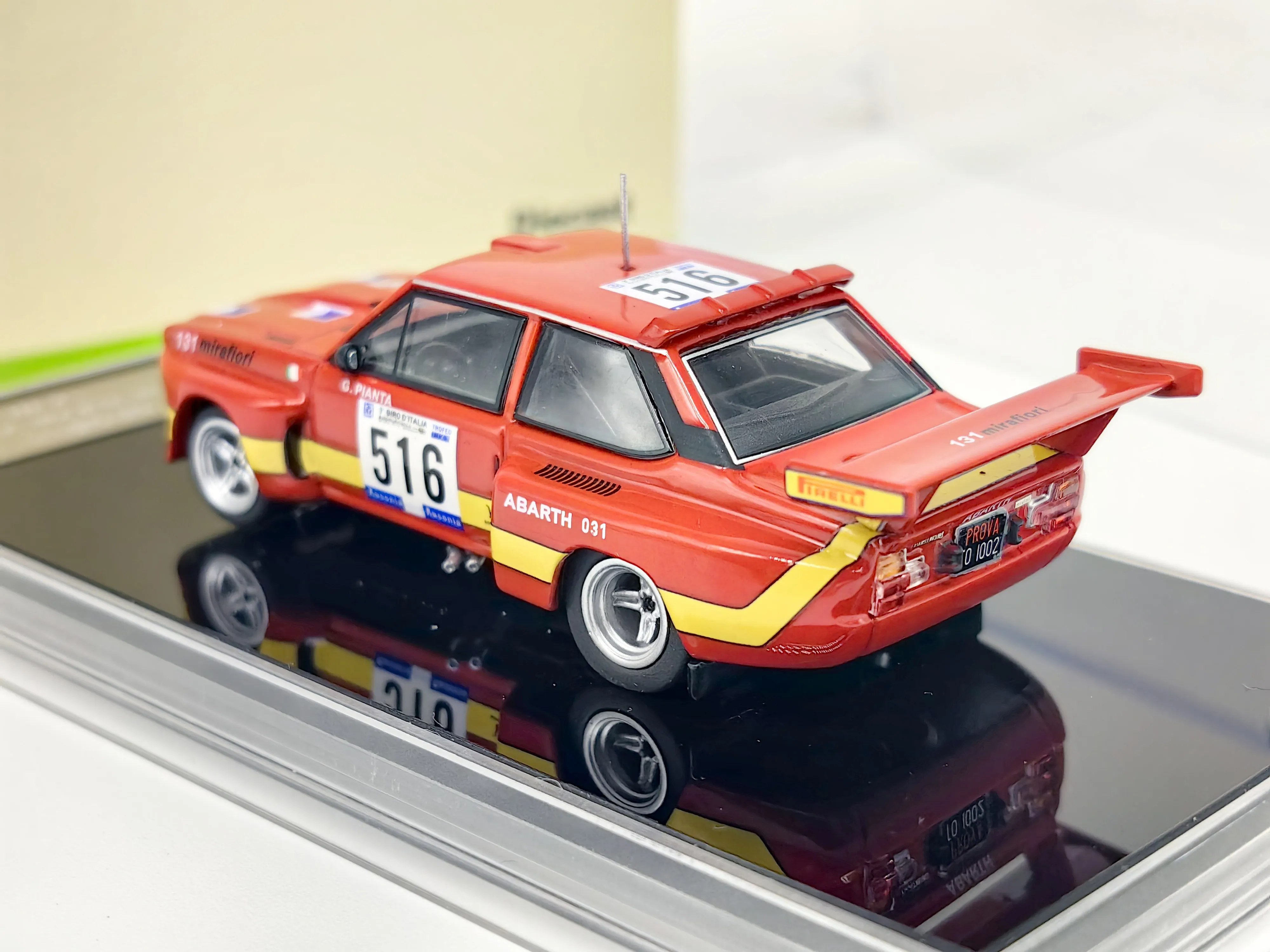 Масштабная модель автомобиля Fiat Abarth 031 Bertone 1975 (1:64) из сплава, коллекционная, для детей (art.: 3920d85eaabcf) - 3920d85eaabcf