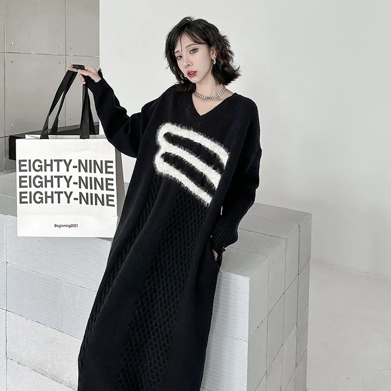 

Женское осенне-зимнее жаккардовое платье-свитер с V-образным вырезом